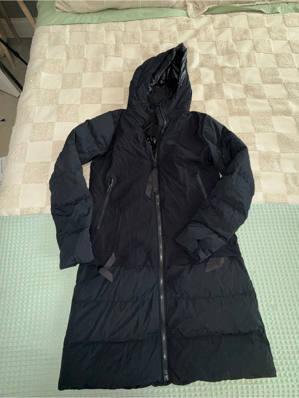 Lululemon Cold As Fluff Parka
Black size 6